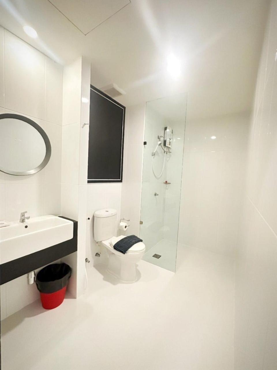 14 Sathorn Hotel No-Parking Bangkok Room photo