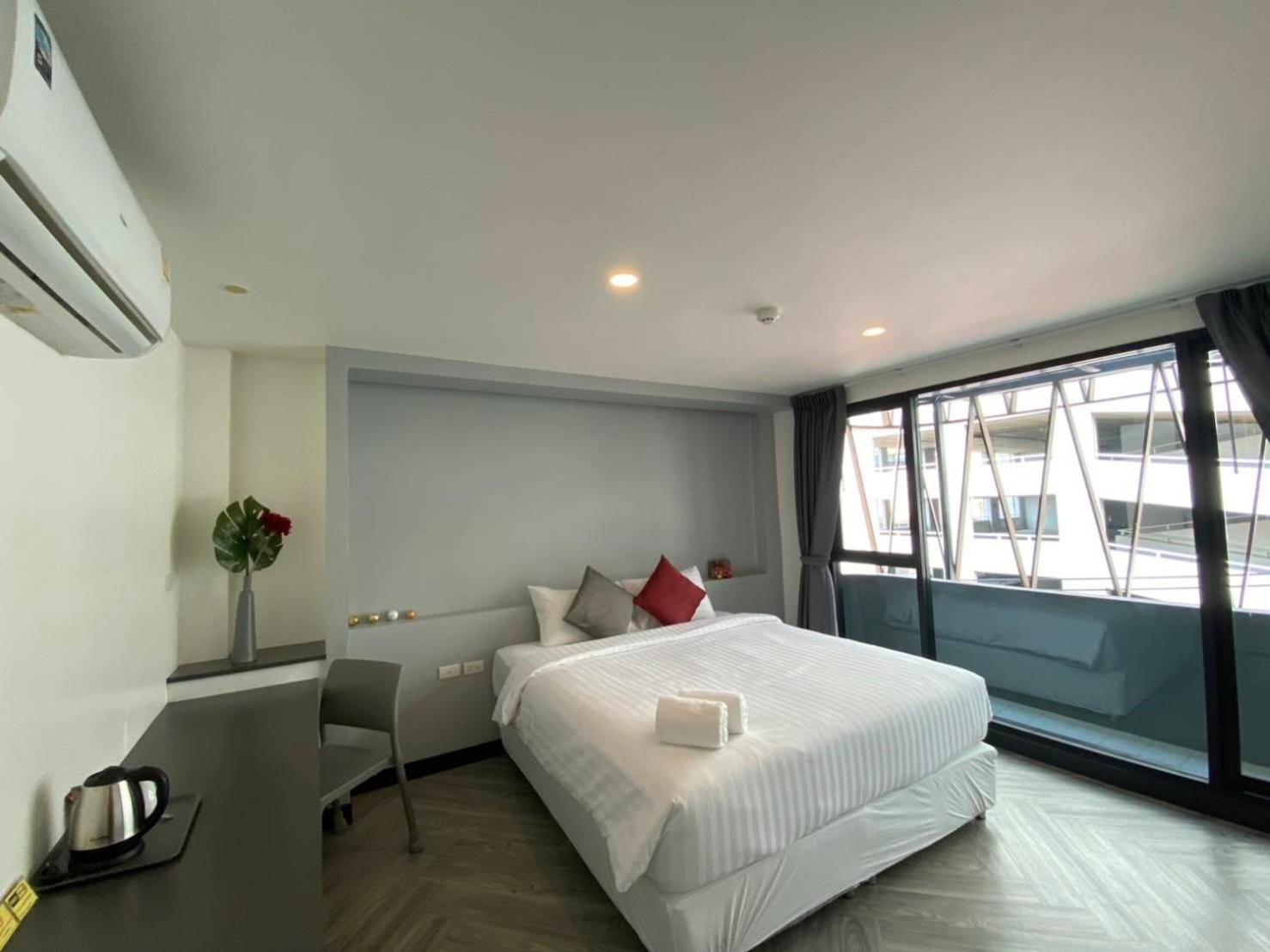 14 Sathorn Hotel No-Parking Bangkok Exterior photo