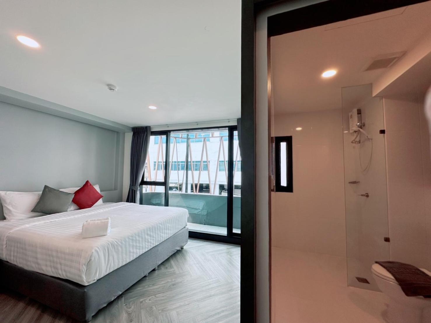 14 Sathorn Hotel No-Parking Bangkok Exterior photo