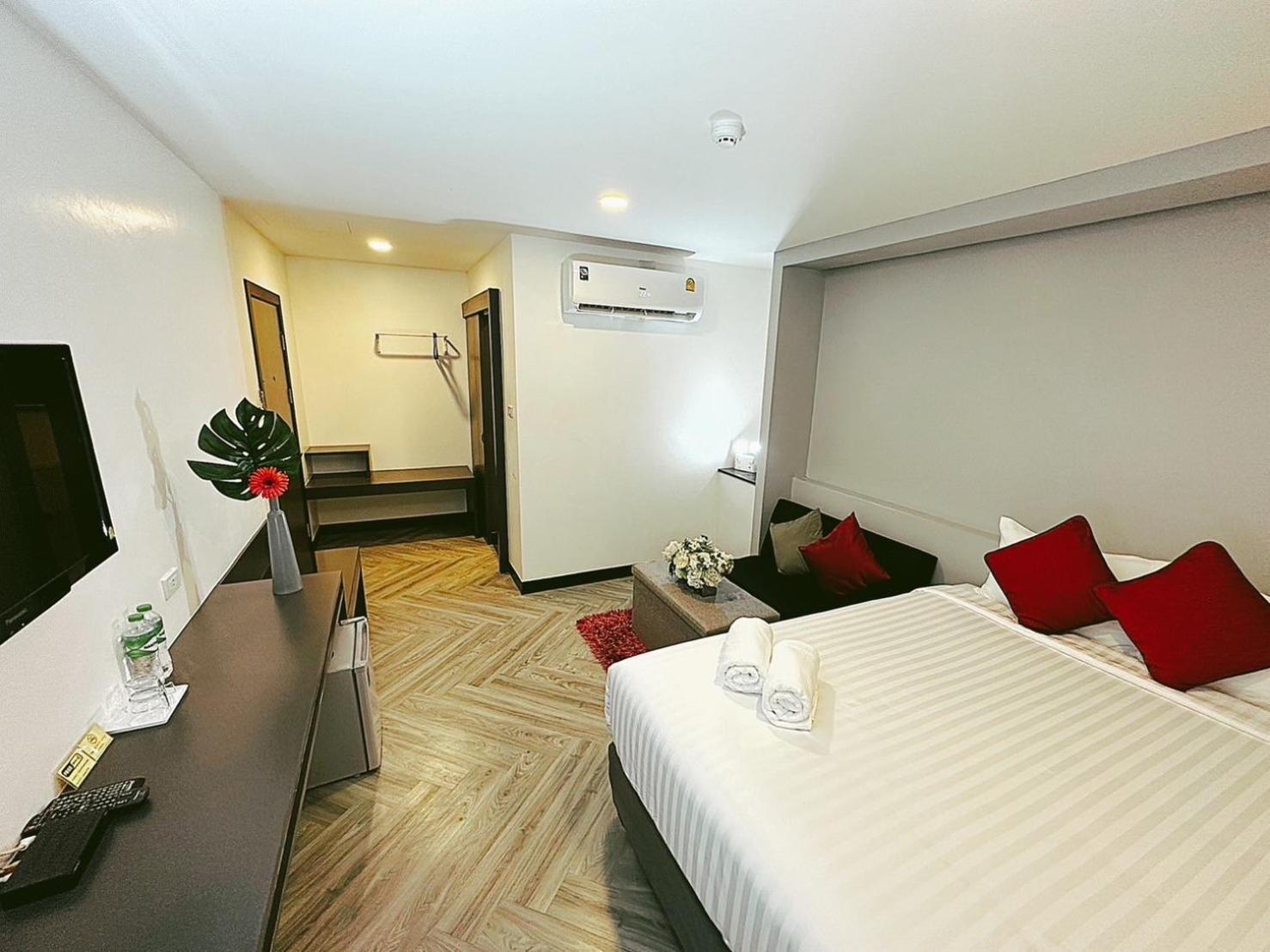14 Sathorn Hotel No-Parking Bangkok Exterior photo